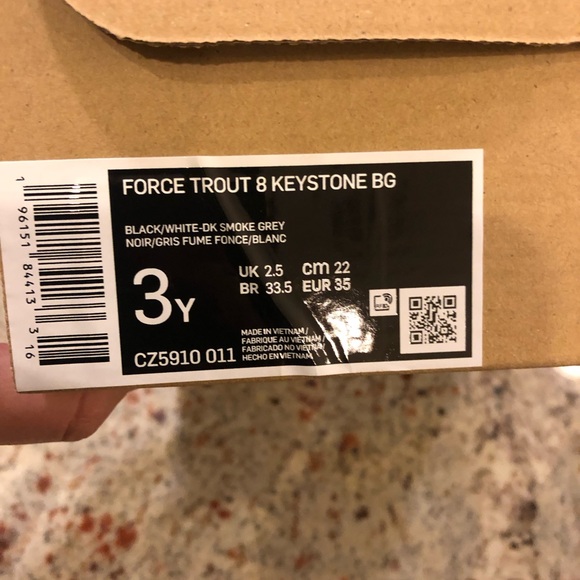 Boys baseball cleats and xs grey pant combo! - Picture 3 of 4